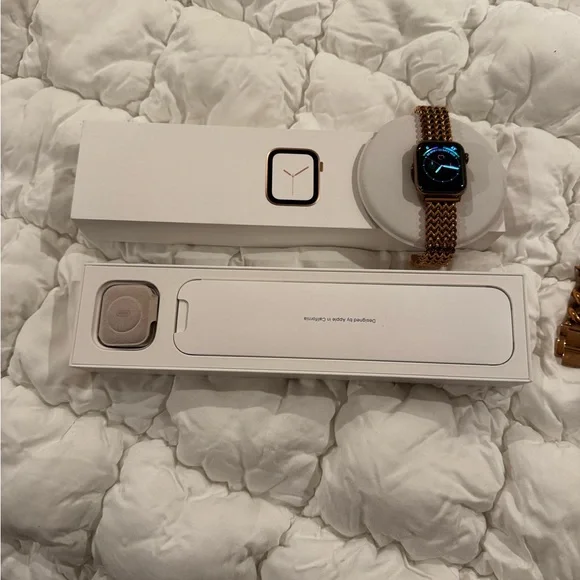 Apple Watch with Gold Band - Picture 1 of 12